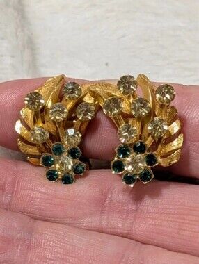 Vintage gold-tone emerald green  yellow rhinestone floral spray clip Earrings